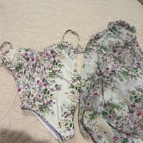 Floral Print swimsuit with matching tie sarong skirt coverup - Picture 4 of 7